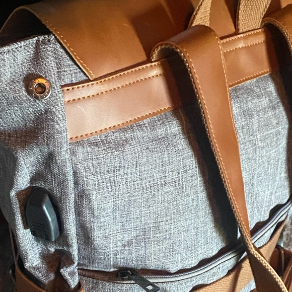 Messenger backpack - Picture 2 of 3